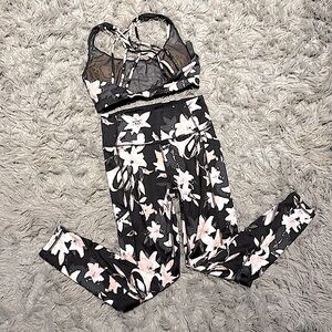 Victoria Secret Incredible Essential Floral Leggings & Sports Bra Set